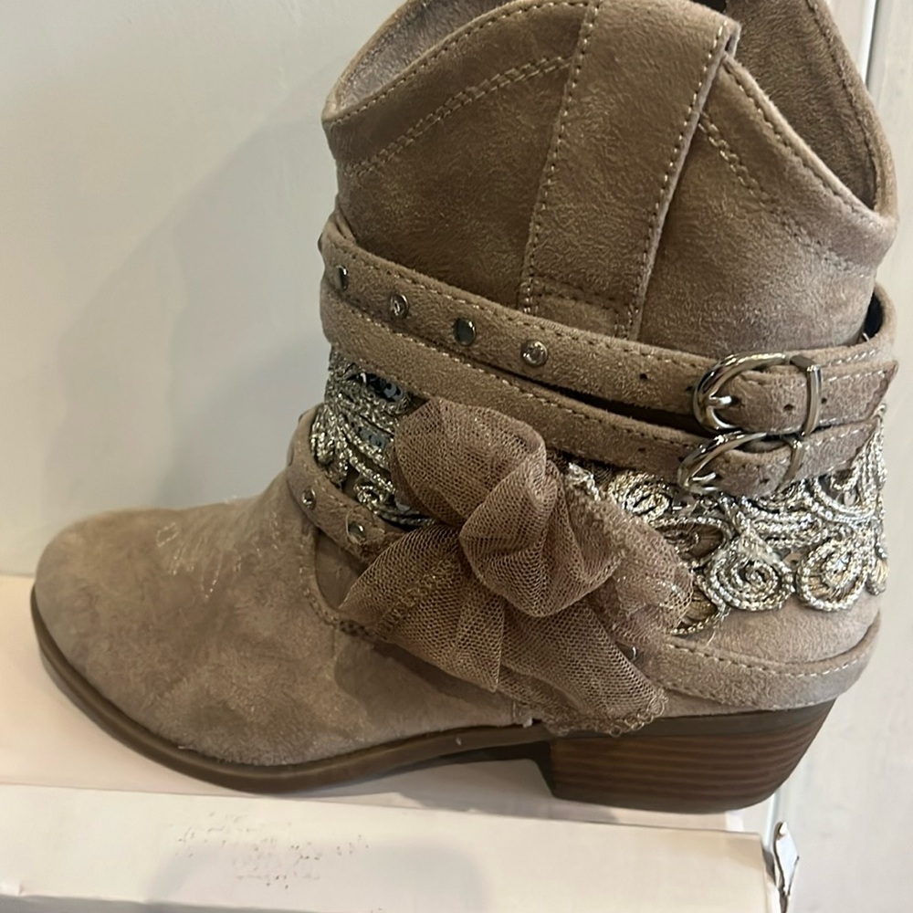 Boots with bling